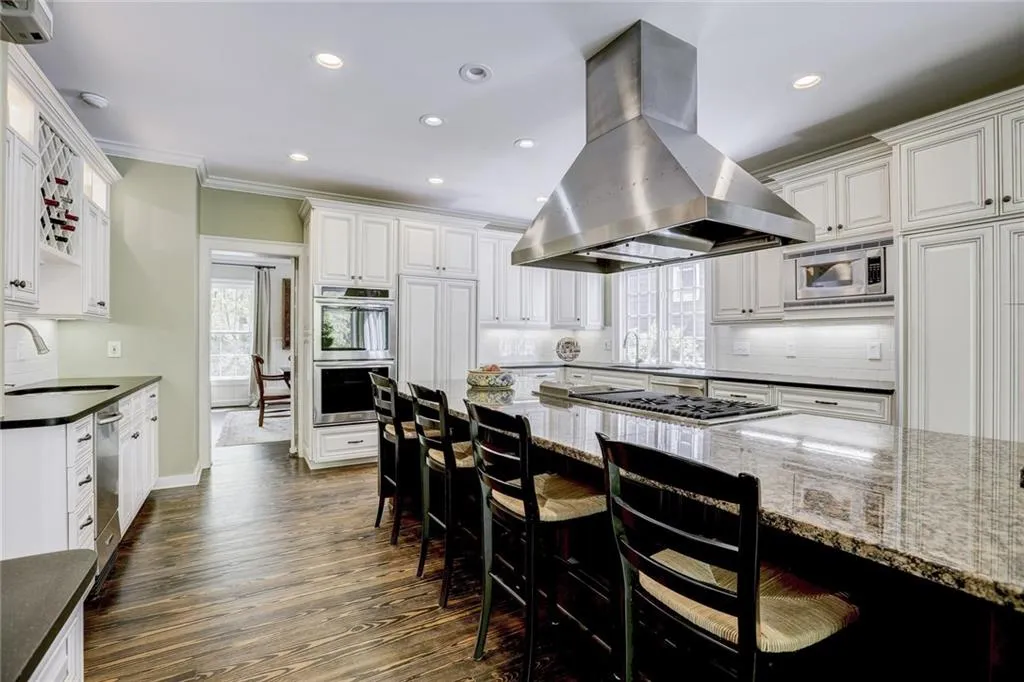 680 Tanglewood Trail, Sandy Springs, Georgia 30327, 6 Bedrooms Bedrooms, ,5 BathroomsBathrooms,Residential,Sold,680 Tanglewood Trail,6001119
