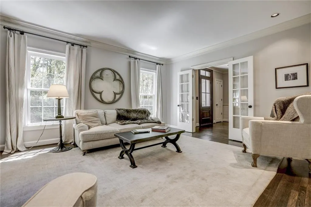 680 Tanglewood Trail, Sandy Springs, Georgia 30327, 6 Bedrooms Bedrooms, ,5 BathroomsBathrooms,Residential,Sold,680 Tanglewood Trail,6001119