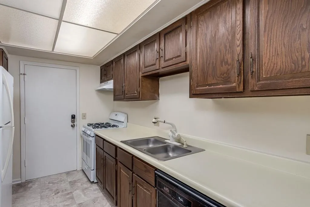 6851 Roswell Road Ne Unit K24, Atlanta, Georgia 30328, 2 Bedrooms Bedrooms, ,2 BathroomsBathrooms,Residential,Sold,6851 Roswell Road Ne Unit K24,6788112