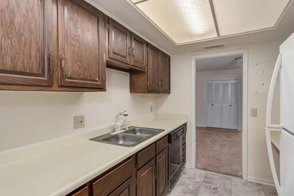 6851 Roswell Road Ne Unit K24, Atlanta, Georgia 30328, 2 Bedrooms Bedrooms, ,2 BathroomsBathrooms,Residential,Sold,6851 Roswell Road Ne Unit K24,6788112