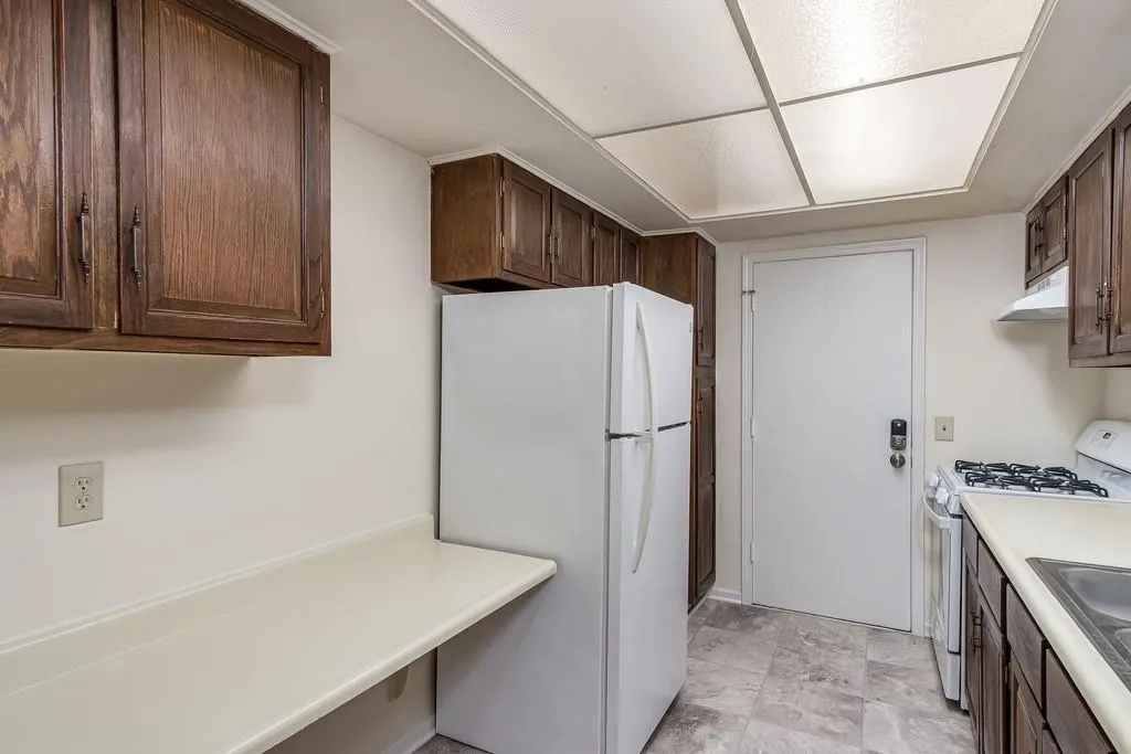 6851 Roswell Road Ne Unit K24, Atlanta, Georgia 30328, 2 Bedrooms Bedrooms, ,2 BathroomsBathrooms,Residential,Sold,6851 Roswell Road Ne Unit K24,6788112