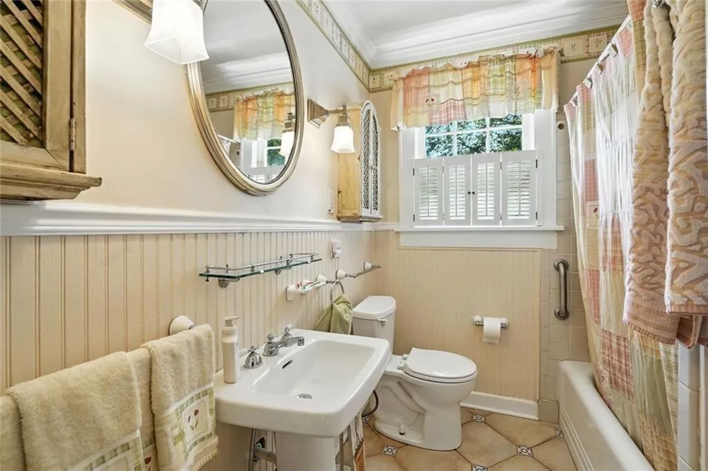 172 Lindbergh Drive Ne, Atlanta, Georgia 30305, 3 Bedrooms Bedrooms, ,2 BathroomsBathrooms,Residential,For Sale,172 Lindbergh Drive Ne,7640653