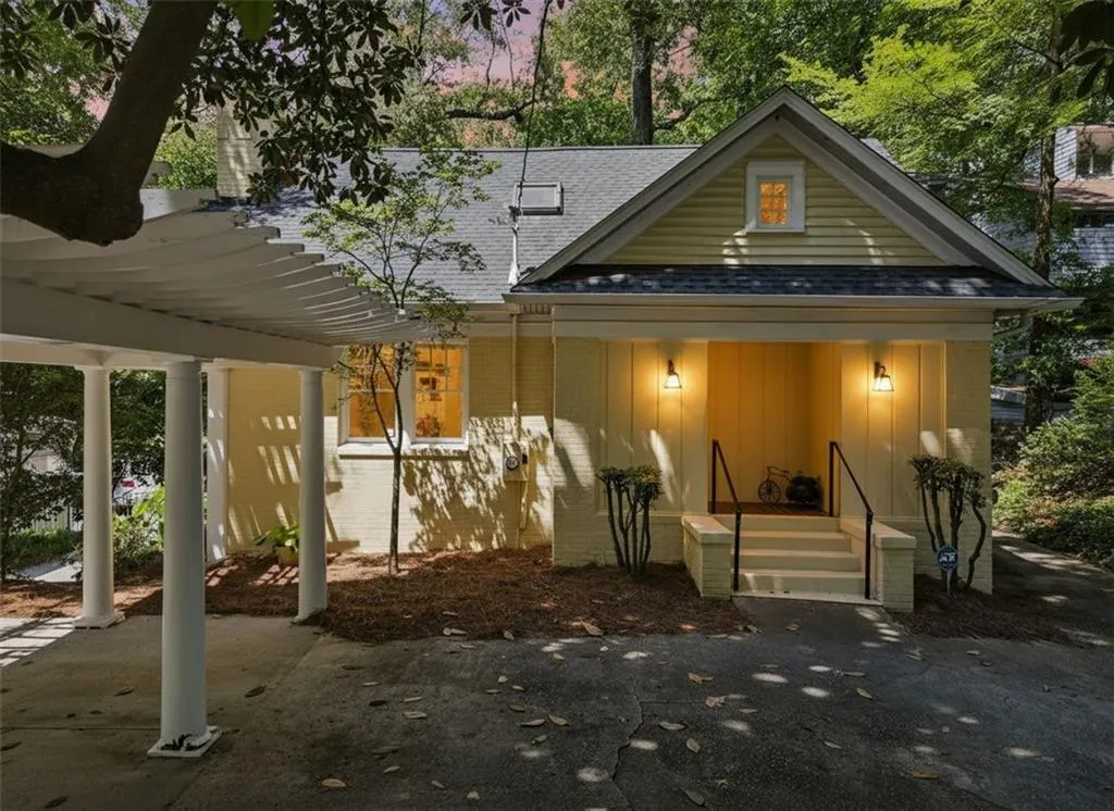 172 Lindbergh Drive Ne, Atlanta, Georgia 30305, 3 Bedrooms Bedrooms, ,2 BathroomsBathrooms,Residential,For Sale,172 Lindbergh Drive Ne,7640653