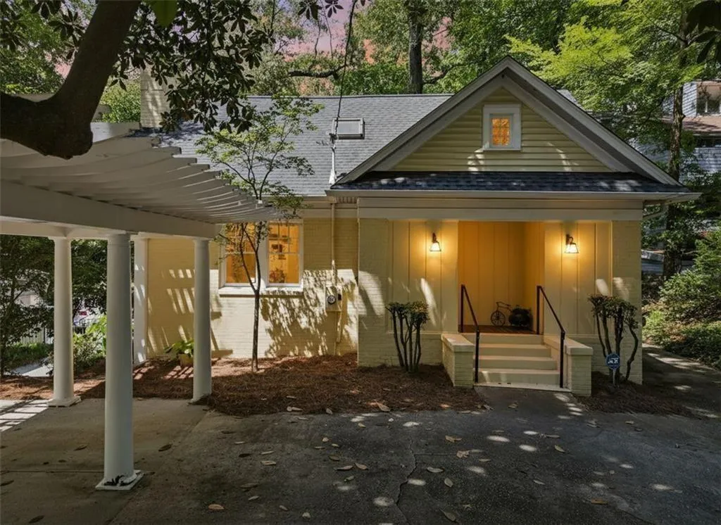 172 Lindbergh Drive Ne, Atlanta, Georgia 30305, 3 Bedrooms Bedrooms, ,2 BathroomsBathrooms,Residential,For Sale,172 Lindbergh Drive Ne,7640653