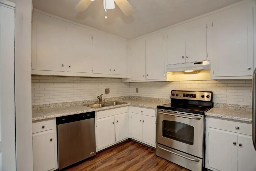 330 Winding River Drive Unit E, Sandy Springs, Georgia 30350, 3 Bedrooms Bedrooms, ,2 BathroomsBathrooms,Residential,Sold,330 Winding River Drive Unit E,5889537