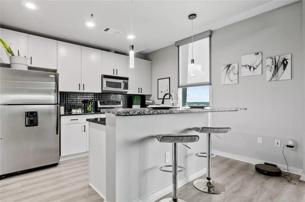 250 Pharr Road Ne Unit 1814, Atlanta, Georgia 30305, 1 Bedroom Bedrooms, ,1 BathroomBathrooms,Residential,For Sale,250 Pharr Road Ne Unit 1814,7586257
