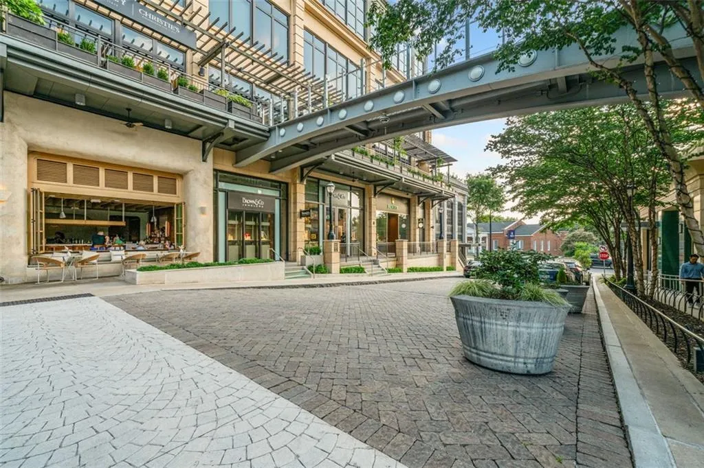 250 Pharr Road Ne Unit 1814, Atlanta, Georgia 30305, 1 Bedroom Bedrooms, ,1 BathroomBathrooms,Residential,For Sale,250 Pharr Road Ne Unit 1814,7586257