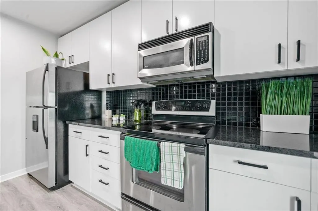 250 Pharr Road Ne Unit 1814, Atlanta, Georgia 30305, 1 Bedroom Bedrooms, ,1 BathroomBathrooms,Residential,For Sale,250 Pharr Road Ne Unit 1814,7586257