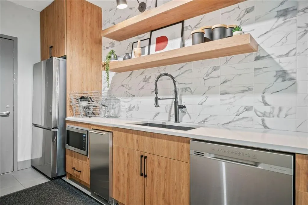 250 Pharr Road Ne Unit 1814, Atlanta, Georgia 30305, 1 Bedroom Bedrooms, ,1 BathroomBathrooms,Residential,For Sale,250 Pharr Road Ne Unit 1814,7586257