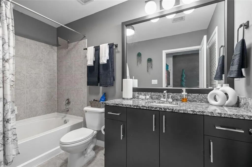 250 Pharr Road Ne Unit 1814, Atlanta, Georgia 30305, 1 Bedroom Bedrooms, ,1 BathroomBathrooms,Residential,For Sale,250 Pharr Road Ne Unit 1814,7586257