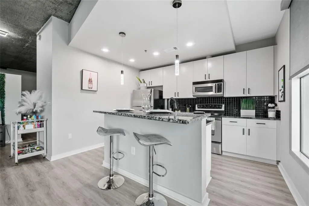 250 Pharr Road Ne Unit 1814, Atlanta, Georgia 30305, 1 Bedroom Bedrooms, ,1 BathroomBathrooms,Residential,For Sale,250 Pharr Road Ne Unit 1814,7586257