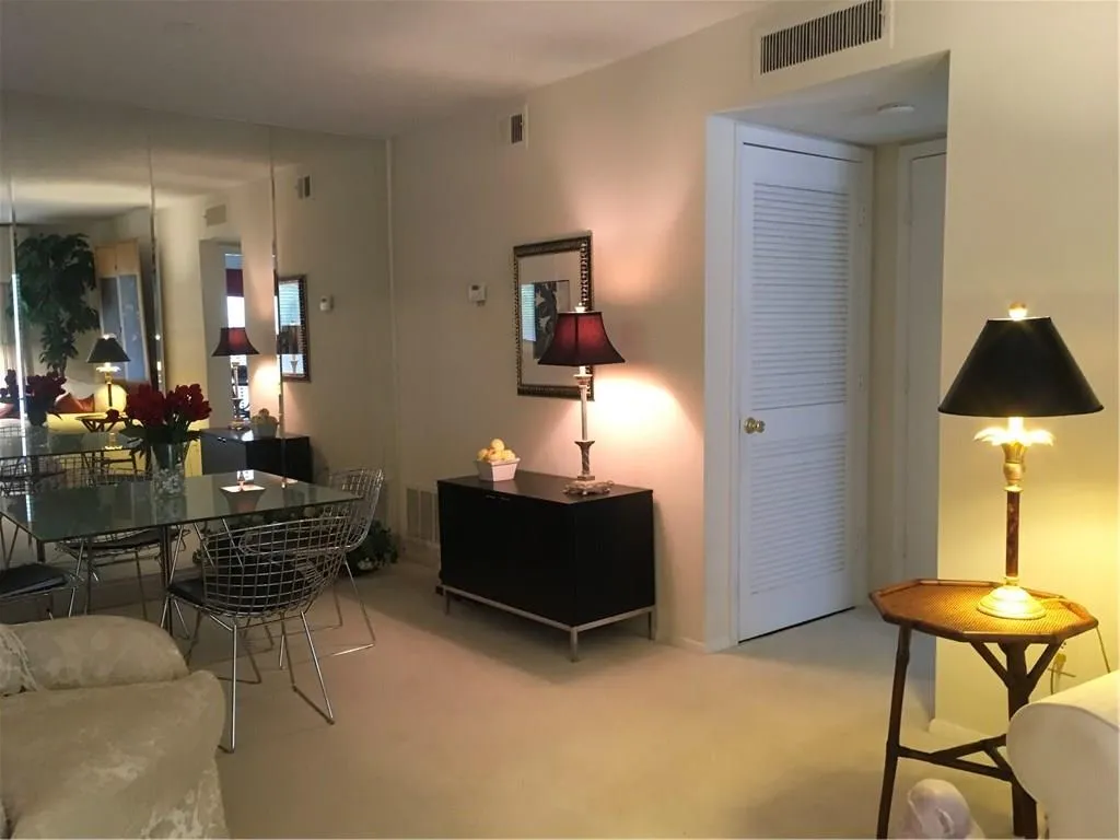 1402 Woodcliff Drive Unit 1402, Sandy Springs, Georgia 30350, 1 Bedroom Bedrooms, ,1 BathroomBathrooms,Residential,Sold,1402 Woodcliff Drive Unit 1402,5869385