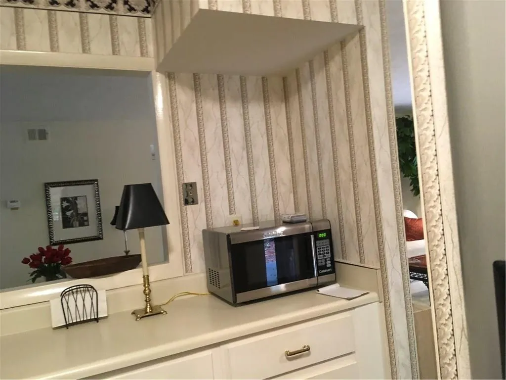 1402 Woodcliff Drive Unit 1402, Sandy Springs, Georgia 30350, 1 Bedroom Bedrooms, ,1 BathroomBathrooms,Residential,Sold,1402 Woodcliff Drive Unit 1402,5869385