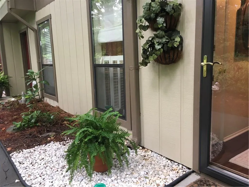 1402 Woodcliff Drive Unit 1402, Sandy Springs, Georgia 30350, 1 Bedroom Bedrooms, ,1 BathroomBathrooms,Residential,Sold,1402 Woodcliff Drive Unit 1402,5869385
