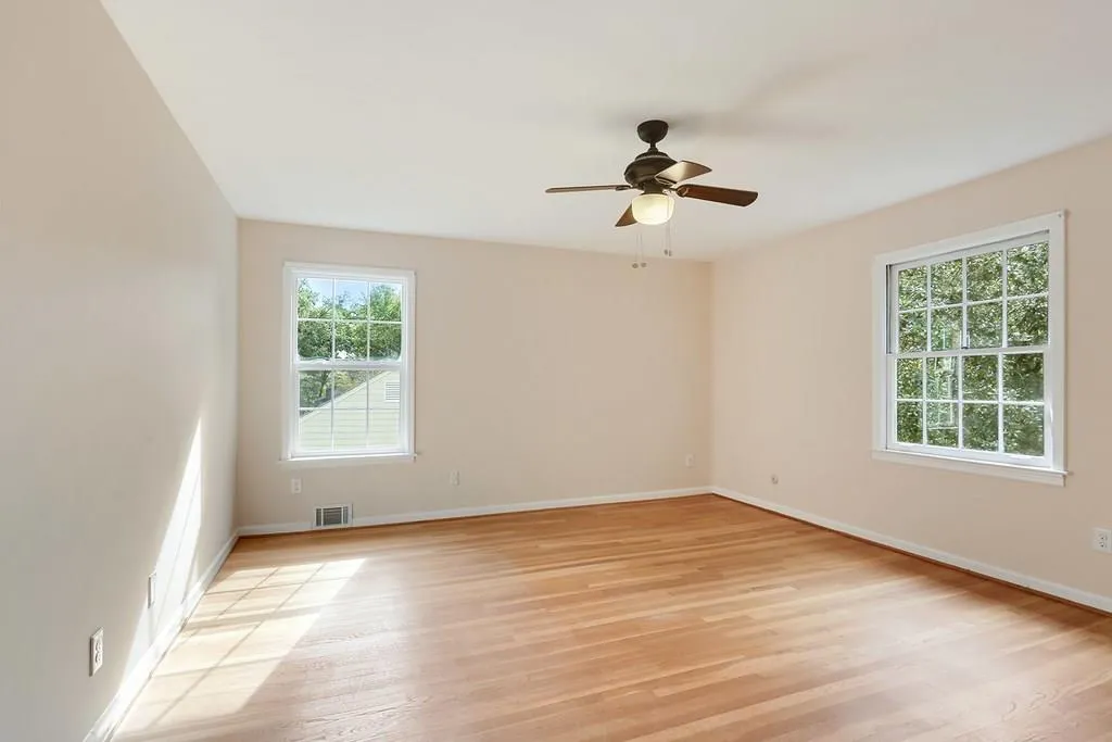 125 W Spalding Drive, Sandy Springs, Georgia 30328, 4 Bedrooms Bedrooms, ,3 BathroomsBathrooms,Residential,Sold,125 W Spalding Drive,6089309