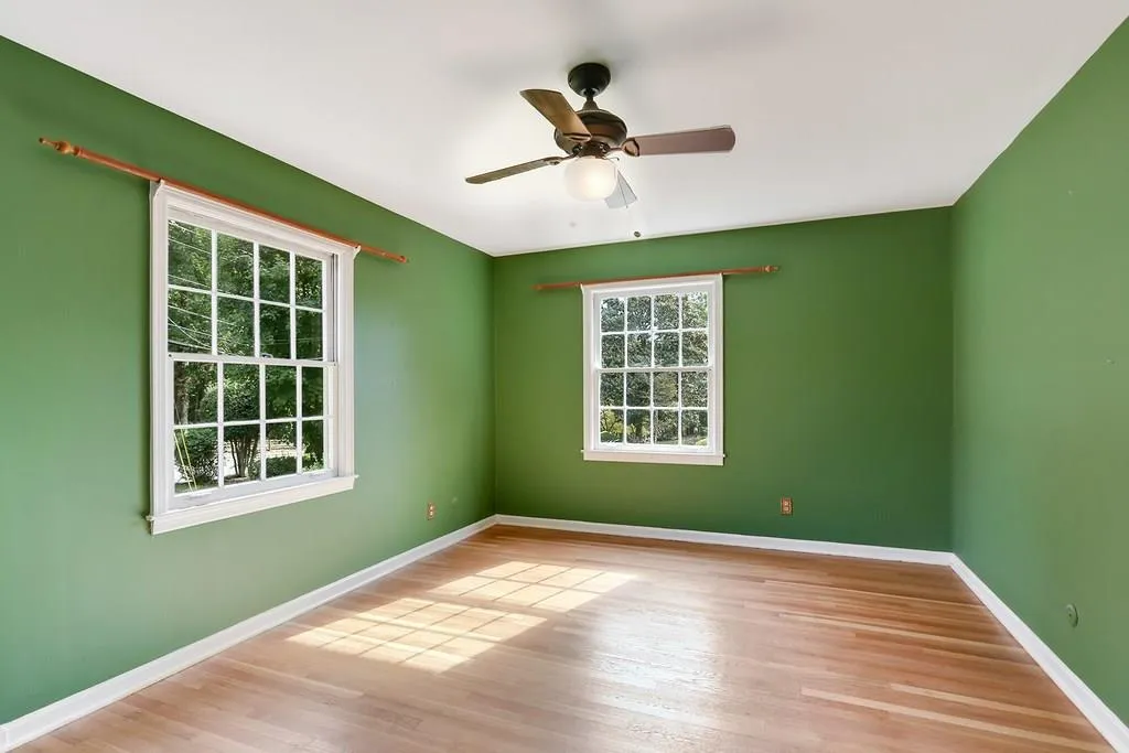 125 W Spalding Drive, Sandy Springs, Georgia 30328, 4 Bedrooms Bedrooms, ,3 BathroomsBathrooms,Residential,Sold,125 W Spalding Drive,6089309