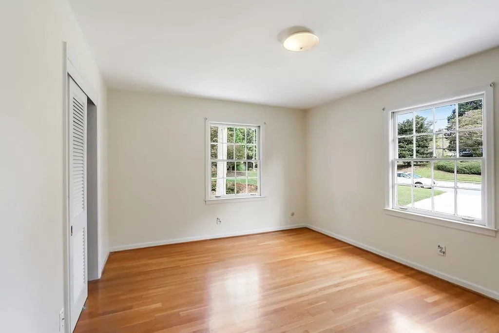 125 W Spalding Drive, Sandy Springs, Georgia 30328, 4 Bedrooms Bedrooms, ,3 BathroomsBathrooms,Residential,Sold,125 W Spalding Drive,6089309