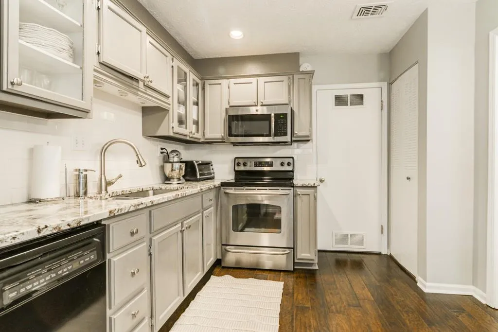 12 Queen Anne Place Nw, Atlanta, Georgia 30318, 2 Bedrooms Bedrooms, ,2 BathroomsBathrooms,Residential,Sold,12 Queen Anne Place Nw,5922828
