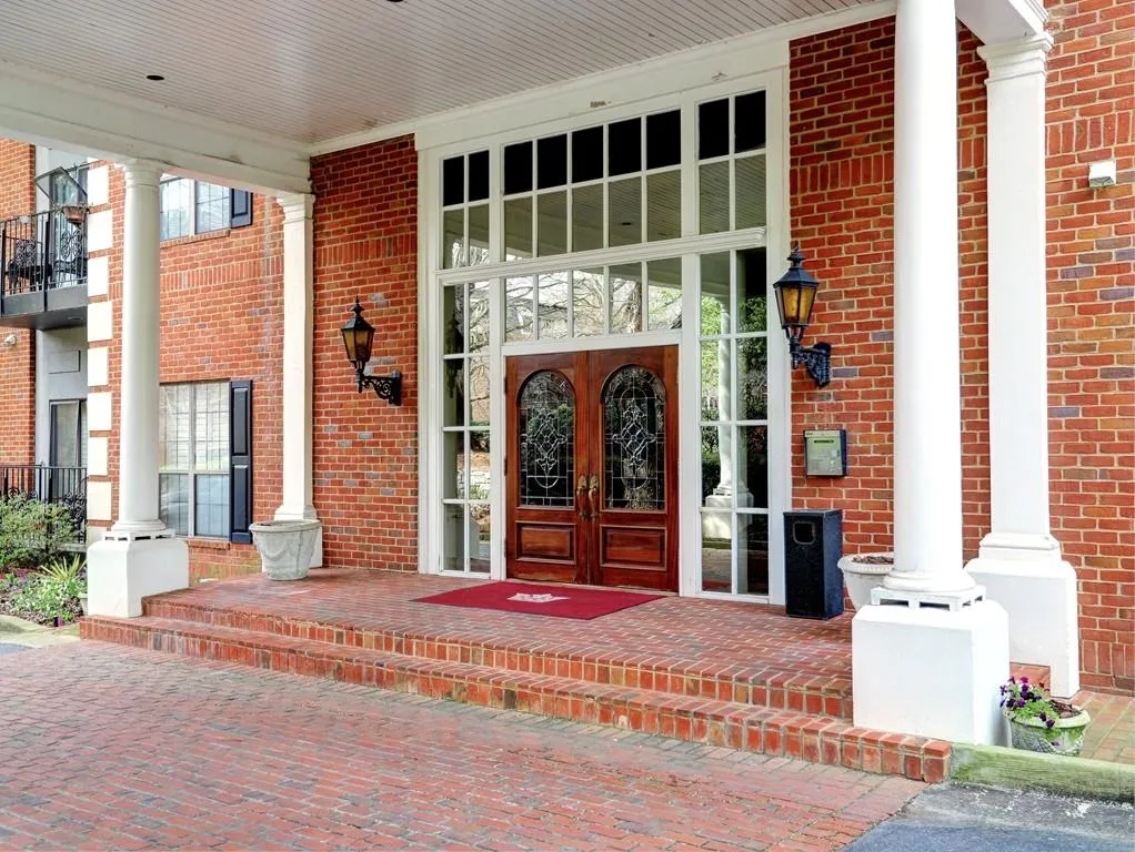 2921 Lenox Road Ne Unit 211, Atlanta, Georgia 30324, 2 Bedrooms Bedrooms, ,2 BathroomsBathrooms,Residential,Sold,2921 Lenox Road Ne Unit 211,5983965