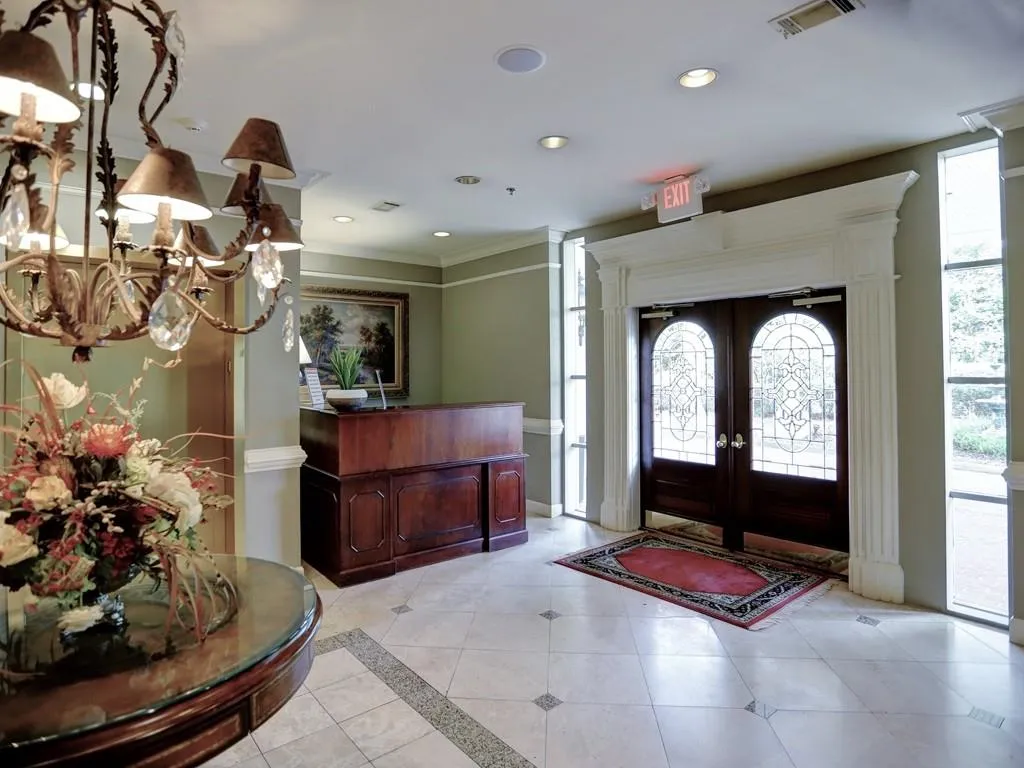 2921 Lenox Road Ne Unit 211, Atlanta, Georgia 30324, 2 Bedrooms Bedrooms, ,2 BathroomsBathrooms,Residential,Sold,2921 Lenox Road Ne Unit 211,5983965
