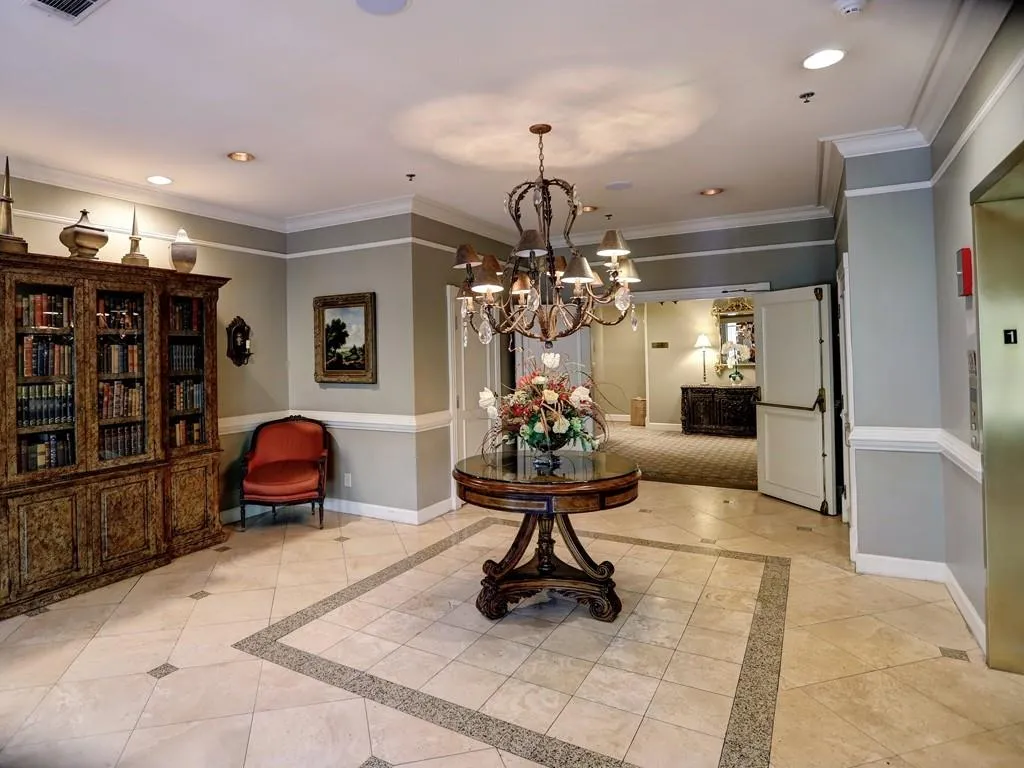 2921 Lenox Road Ne Unit 211, Atlanta, Georgia 30324, 2 Bedrooms Bedrooms, ,2 BathroomsBathrooms,Residential,Sold,2921 Lenox Road Ne Unit 211,5983965