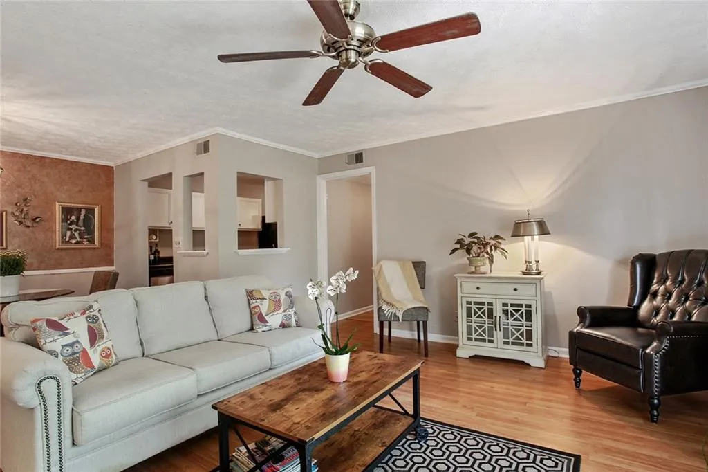 725 Dalrymple Road Unit 2h, Sandy Springs, Georgia 30328, 2 Bedrooms Bedrooms, ,2 BathroomsBathrooms,Residential,Sold,725 Dalrymple Road Unit 2h,5918865