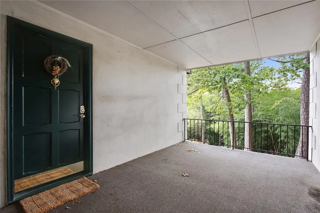 725 Dalrymple Road Unit 2h, Sandy Springs, Georgia 30328, 2 Bedrooms Bedrooms, ,2 BathroomsBathrooms,Residential,Sold,725 Dalrymple Road Unit 2h,5918865