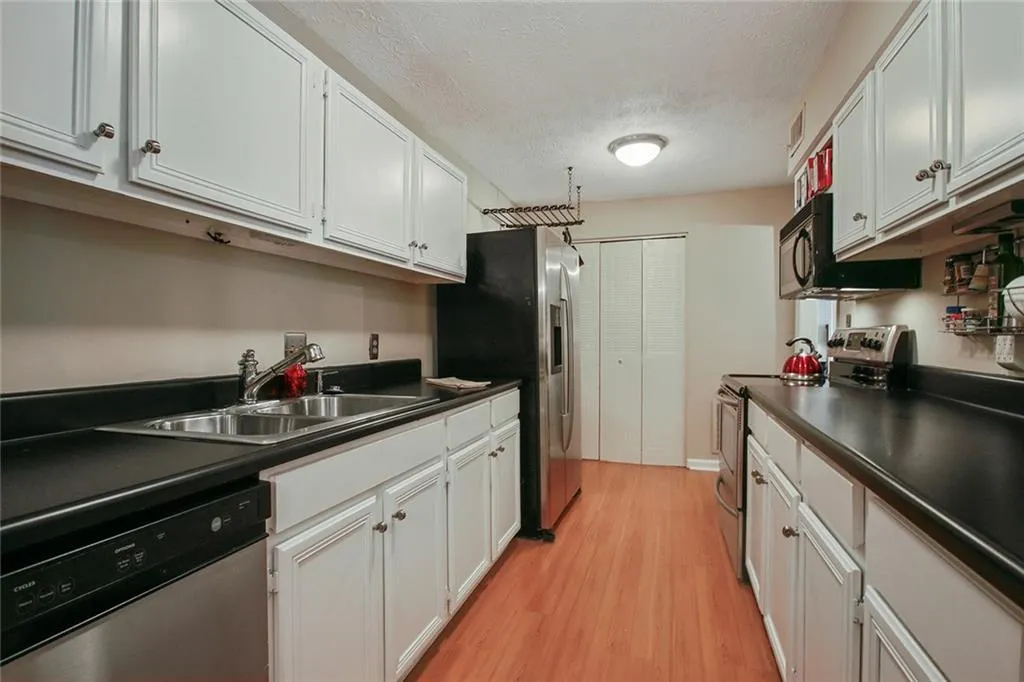 725 Dalrymple Road Unit 2h, Sandy Springs, Georgia 30328, 2 Bedrooms Bedrooms, ,2 BathroomsBathrooms,Residential,Sold,725 Dalrymple Road Unit 2h,5918865