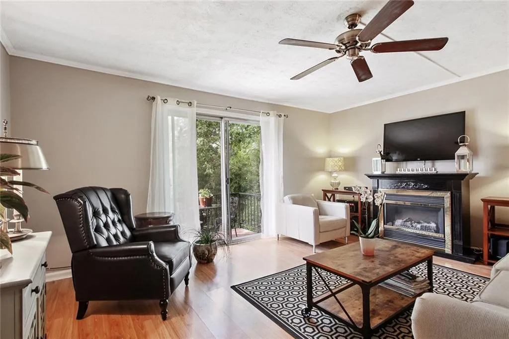 725 Dalrymple Road Unit 2h, Sandy Springs, Georgia 30328, 2 Bedrooms Bedrooms, ,2 BathroomsBathrooms,Residential,Sold,725 Dalrymple Road Unit 2h,5918865