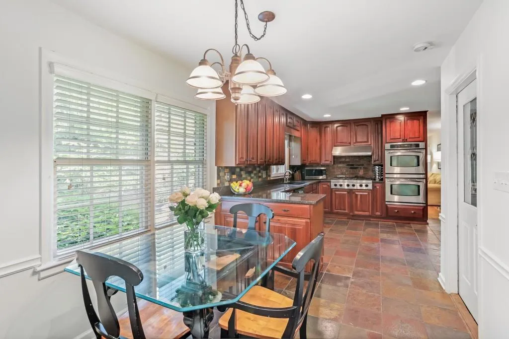 4670 Huntley Drive, Atlanta, Georgia 30342, 3 Bedrooms Bedrooms, ,2 BathroomsBathrooms,Residential,Sold,4670 Huntley Drive,6873767