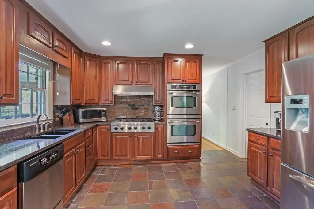 4670 Huntley Drive, Atlanta, Georgia 30342, 3 Bedrooms Bedrooms, ,2 BathroomsBathrooms,Residential,Sold,4670 Huntley Drive,6873767