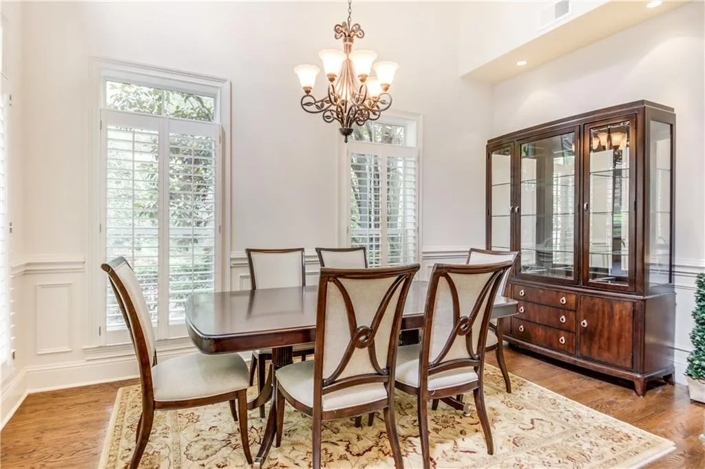 5425 Glenridge Hill, Atlanta, Georgia 30342, 4 Bedrooms Bedrooms, ,4 BathroomsBathrooms,Residential,Sold,5425 Glenridge Hill,6934838