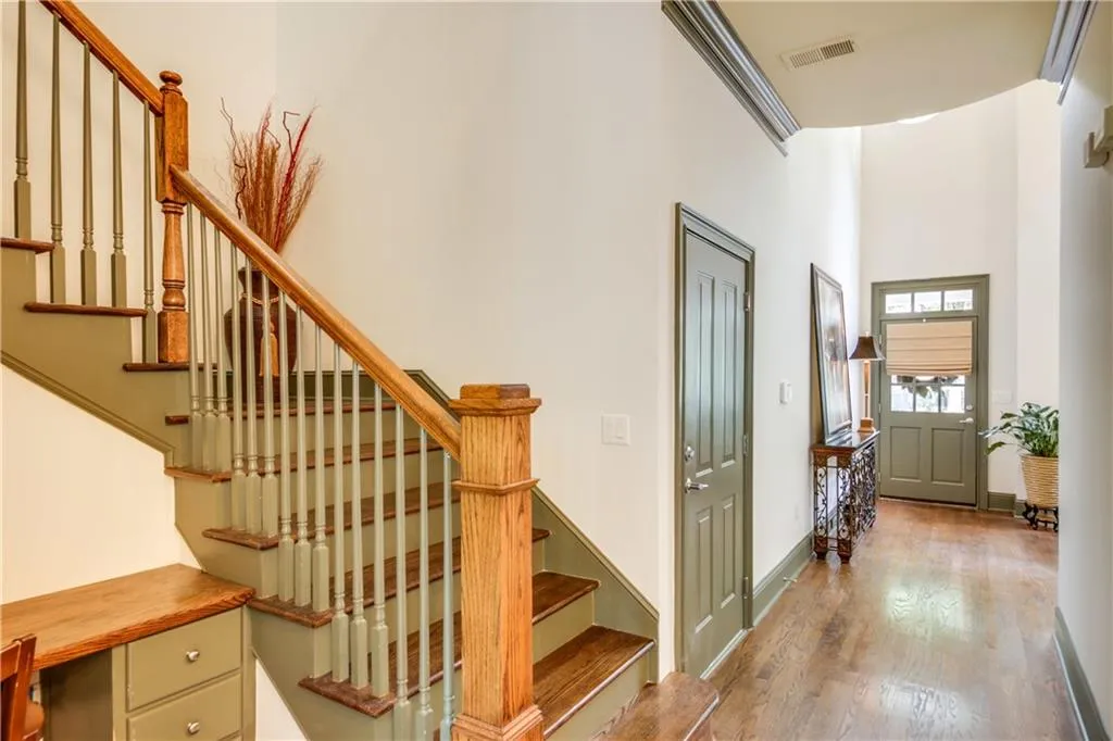 5425 Glenridge Hill, Atlanta, Georgia 30342, 4 Bedrooms Bedrooms, ,4 BathroomsBathrooms,Residential,Sold,5425 Glenridge Hill,6934838