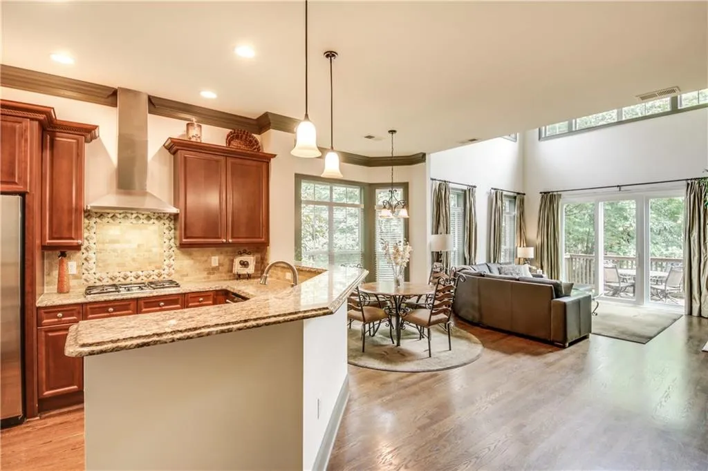 5425 Glenridge Hill, Atlanta, Georgia 30342, 4 Bedrooms Bedrooms, ,4 BathroomsBathrooms,Residential,Sold,5425 Glenridge Hill,6934838