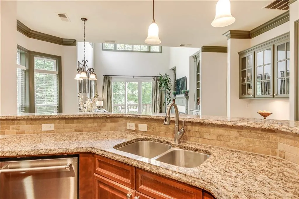 5425 Glenridge Hill, Atlanta, Georgia 30342, 4 Bedrooms Bedrooms, ,4 BathroomsBathrooms,Residential,Sold,5425 Glenridge Hill,6934838