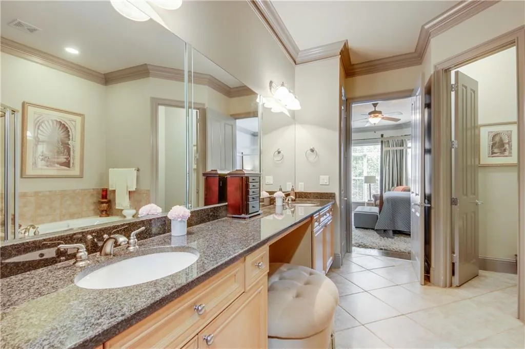5425 Glenridge Hill, Atlanta, Georgia 30342, 4 Bedrooms Bedrooms, ,4 BathroomsBathrooms,Residential,Sold,5425 Glenridge Hill,6934838