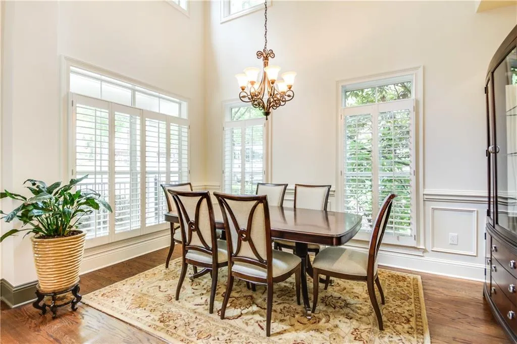 5425 Glenridge Hill, Atlanta, Georgia 30342, 4 Bedrooms Bedrooms, ,4 BathroomsBathrooms,Residential,Sold,5425 Glenridge Hill,6934838