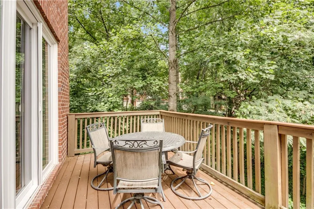 5425 Glenridge Hill, Atlanta, Georgia 30342, 4 Bedrooms Bedrooms, ,4 BathroomsBathrooms,Residential,Sold,5425 Glenridge Hill,6934838