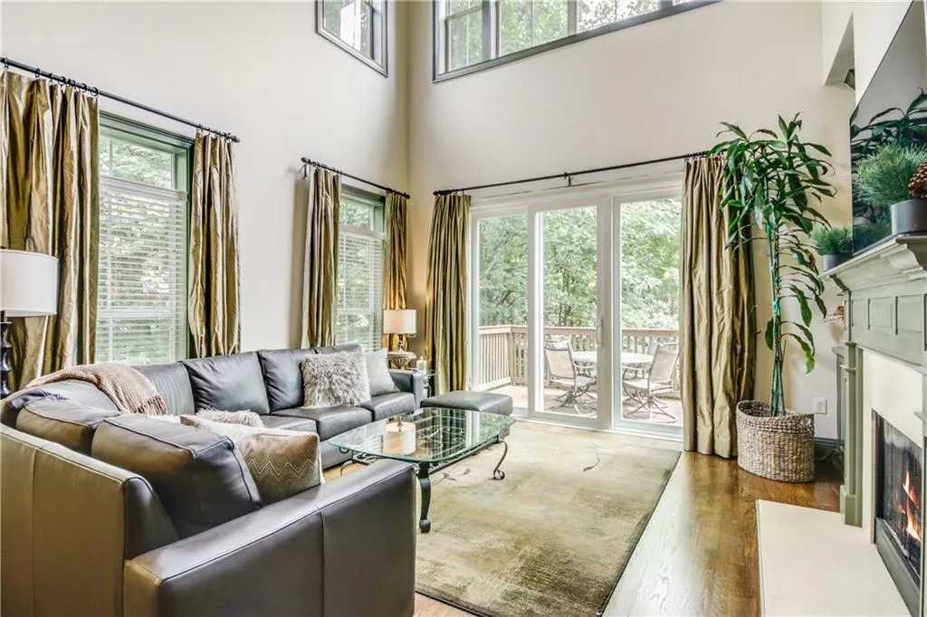 5425 Glenridge Hill, Atlanta, Georgia 30342, 4 Bedrooms Bedrooms, ,4 BathroomsBathrooms,Residential,Sold,5425 Glenridge Hill,6934838