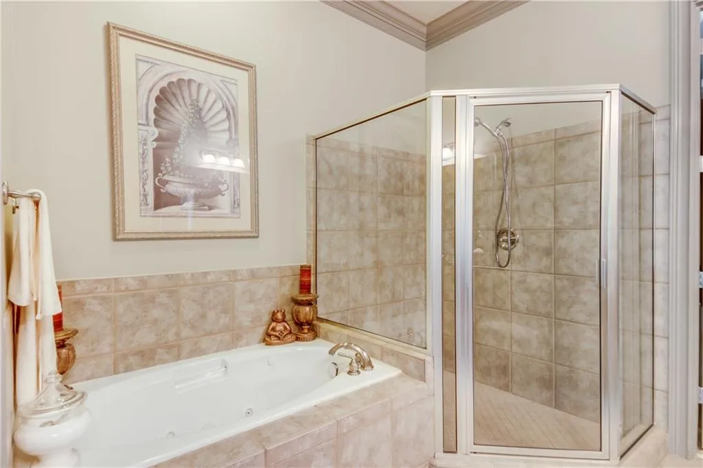 5425 Glenridge Hill, Atlanta, Georgia 30342, 4 Bedrooms Bedrooms, ,4 BathroomsBathrooms,Residential,Sold,5425 Glenridge Hill,6934838