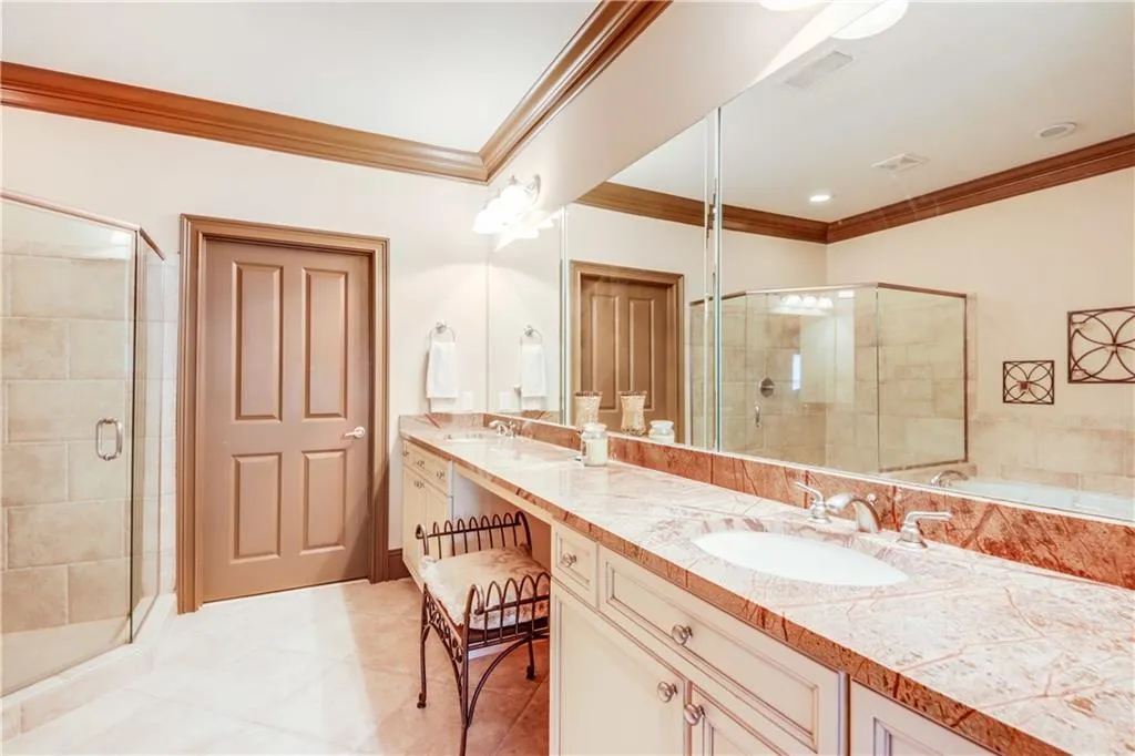 5425 Glenridge Hill, Atlanta, Georgia 30342, 4 Bedrooms Bedrooms, ,4 BathroomsBathrooms,Residential,Sold,5425 Glenridge Hill,6934838