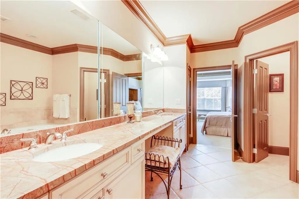 5425 Glenridge Hill, Atlanta, Georgia 30342, 4 Bedrooms Bedrooms, ,4 BathroomsBathrooms,Residential,Sold,5425 Glenridge Hill,6934838