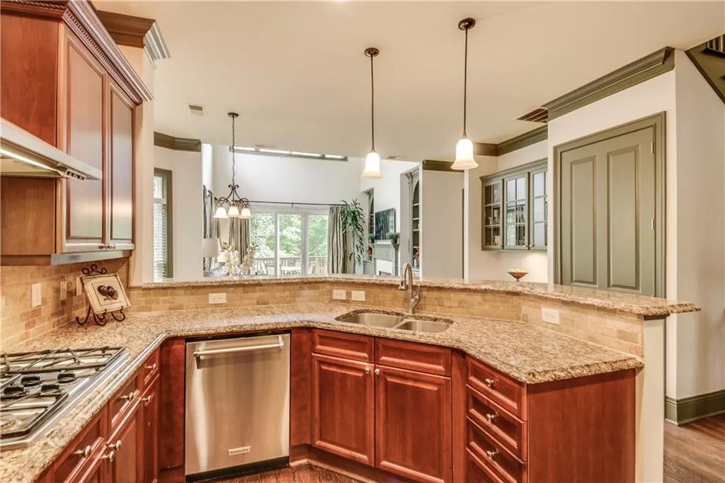 5425 Glenridge Hill, Atlanta, Georgia 30342, 4 Bedrooms Bedrooms, ,4 BathroomsBathrooms,Residential,Sold,5425 Glenridge Hill,6934838