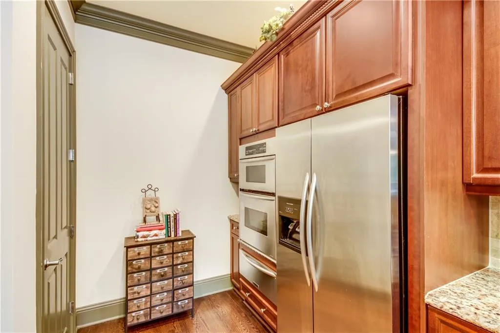 5425 Glenridge Hill, Atlanta, Georgia 30342, 4 Bedrooms Bedrooms, ,4 BathroomsBathrooms,Residential,Sold,5425 Glenridge Hill,6934838