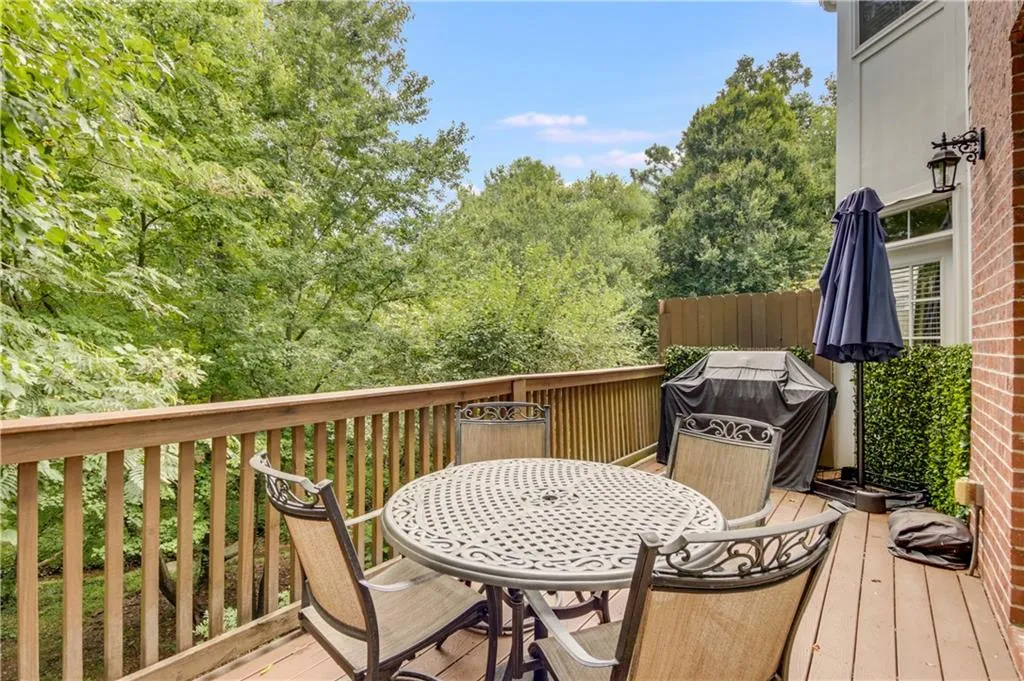 5425 Glenridge Hill, Atlanta, Georgia 30342, 4 Bedrooms Bedrooms, ,4 BathroomsBathrooms,Residential,Sold,5425 Glenridge Hill,6934838