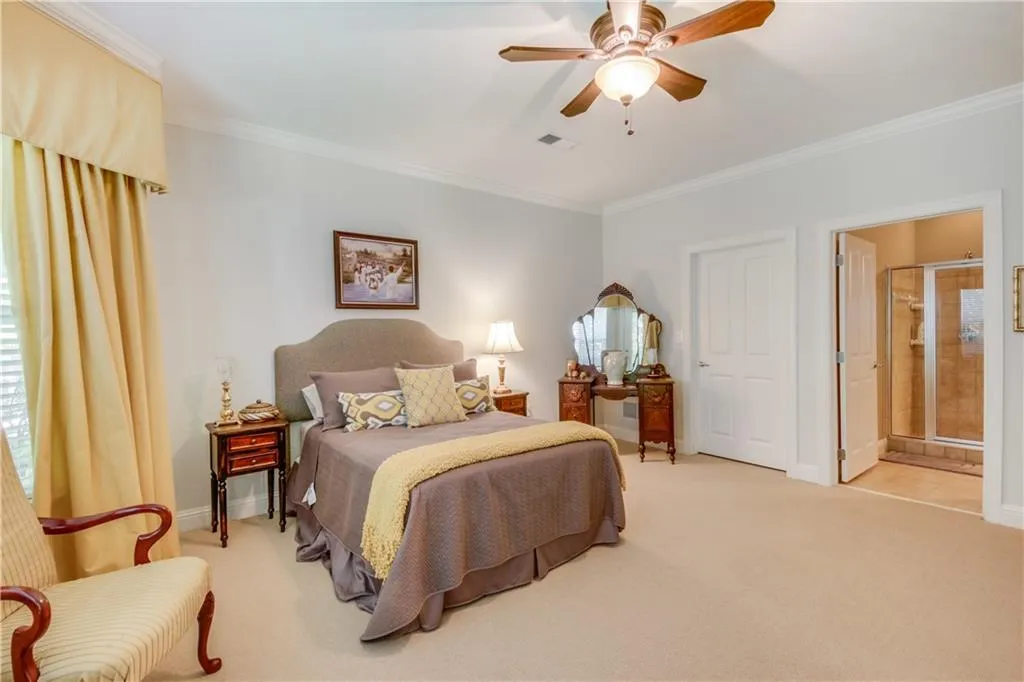 5425 Glenridge Hill, Atlanta, Georgia 30342, 4 Bedrooms Bedrooms, ,4 BathroomsBathrooms,Residential,Sold,5425 Glenridge Hill,6934838