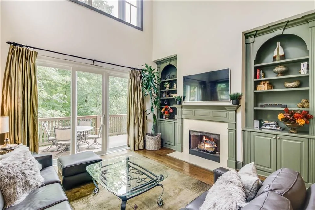 5425 Glenridge Hill, Atlanta, Georgia 30342, 4 Bedrooms Bedrooms, ,4 BathroomsBathrooms,Residential,Sold,5425 Glenridge Hill,6934838
