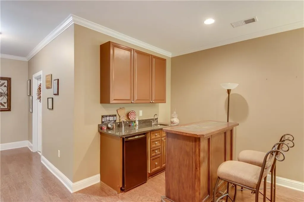 5425 Glenridge Hill, Atlanta, Georgia 30342, 4 Bedrooms Bedrooms, ,4 BathroomsBathrooms,Residential,Sold,5425 Glenridge Hill,6934838