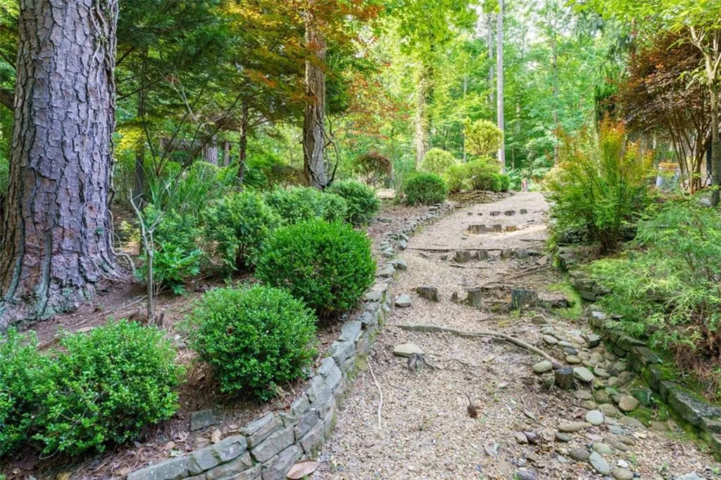 652 Londonberry Road, Sandy Springs, Georgia 30327, 3 Bedrooms Bedrooms, ,3 BathroomsBathrooms,Residential,Sold,652 Londonberry Road,7227016