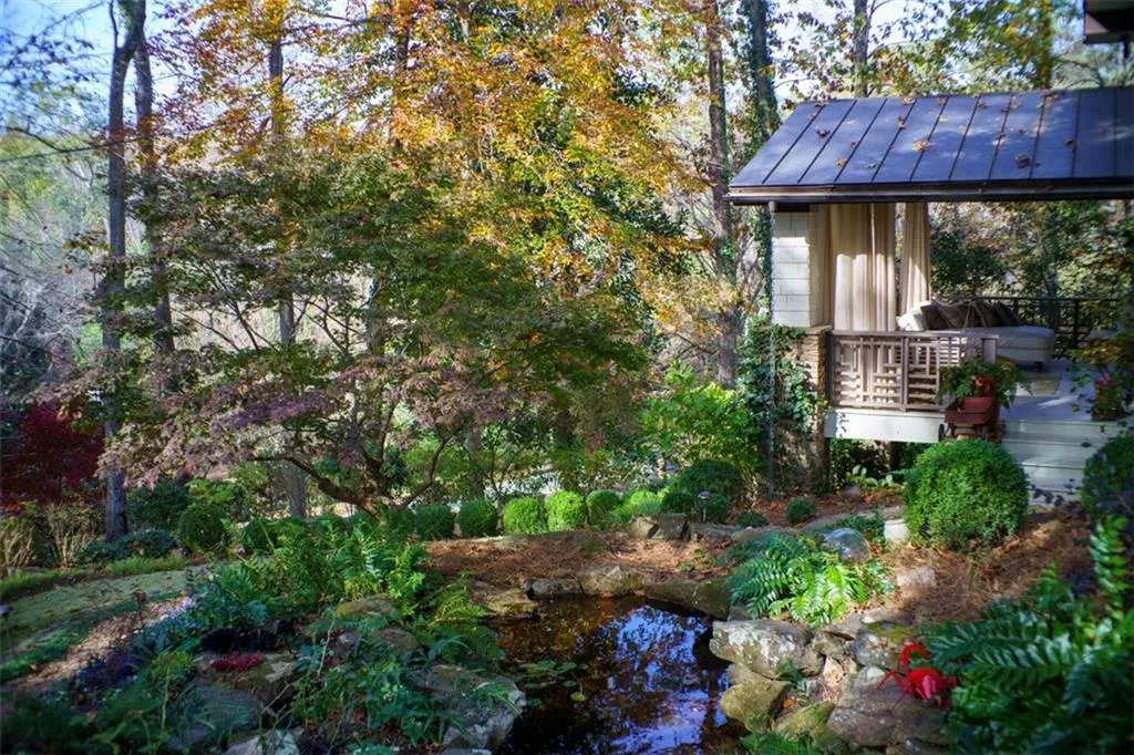 652 Londonberry Road, Sandy Springs, Georgia 30327, 3 Bedrooms Bedrooms, ,3 BathroomsBathrooms,Residential,Sold,652 Londonberry Road,7227016
